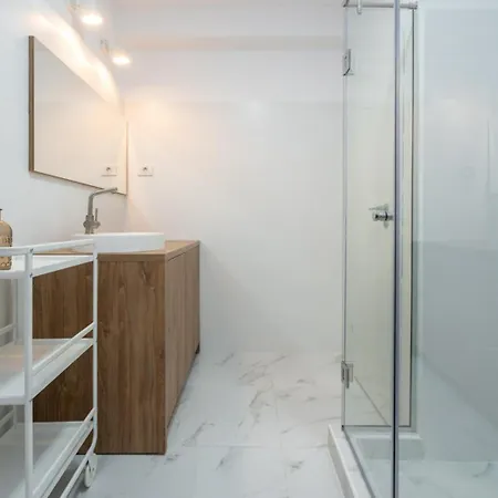 Appartement Cozy Design In Magheru Boekarest